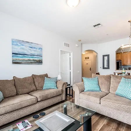 Gorgeous Top-Floor Condo W Private Balcony